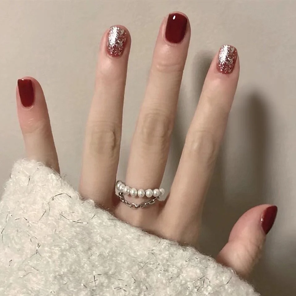 A Sleigh Short Squoval Red Holiday Press On Nails