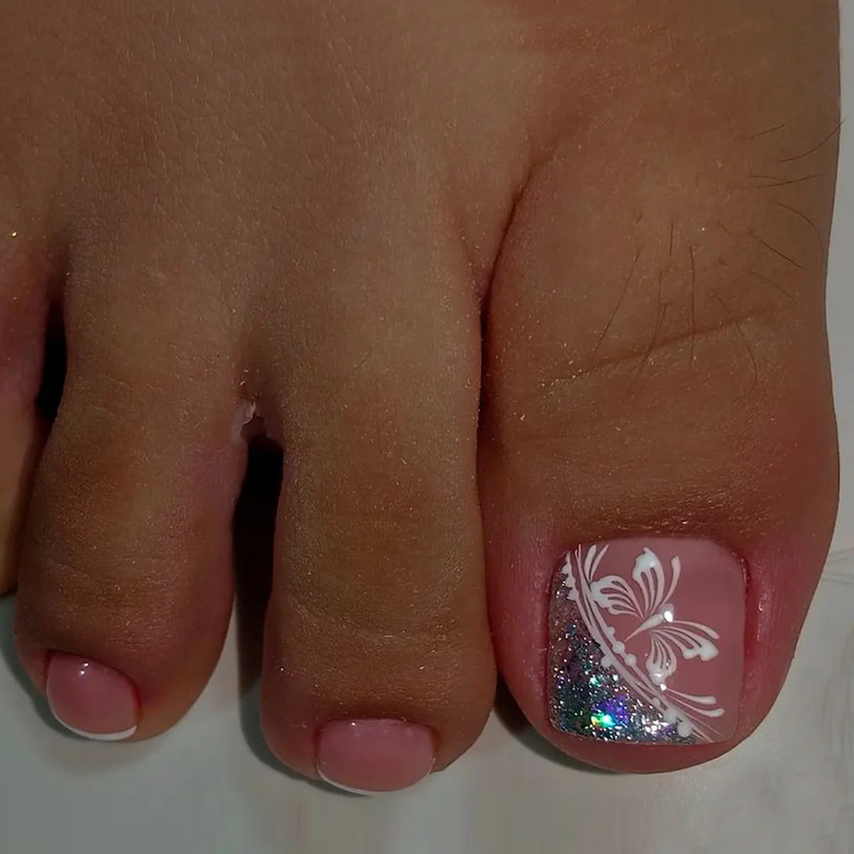 Boardwalk Studded White Press On Toenails