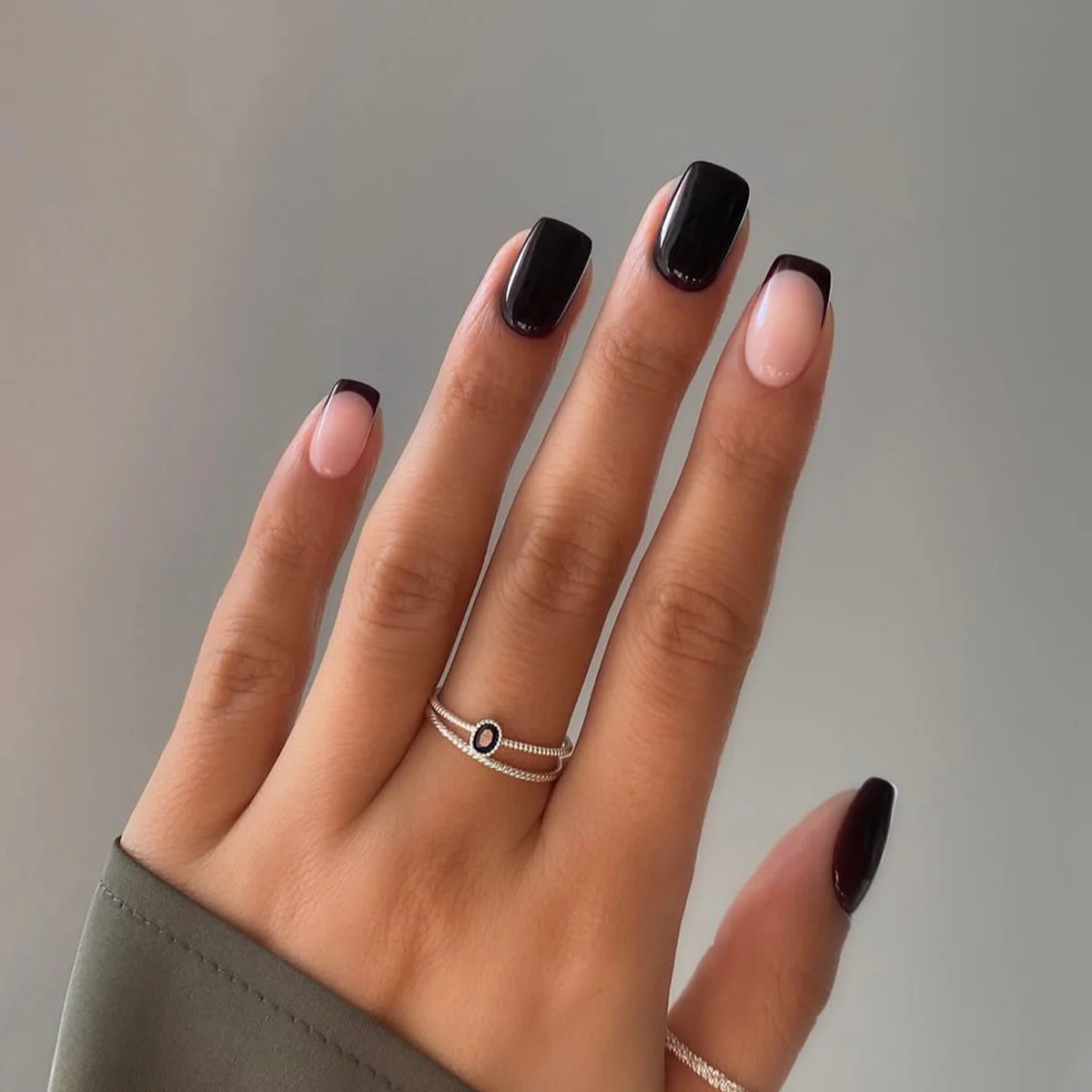 Elegant Contrast Medium Square Press On Nail Set with Alternating Beige and Deep Burgundy Shades