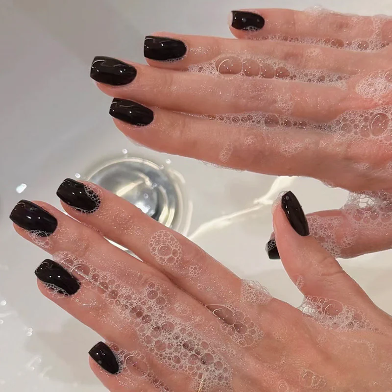 Elegant Nightfall Short Square Glossy Black Nail Set with Water-Resistant Finish