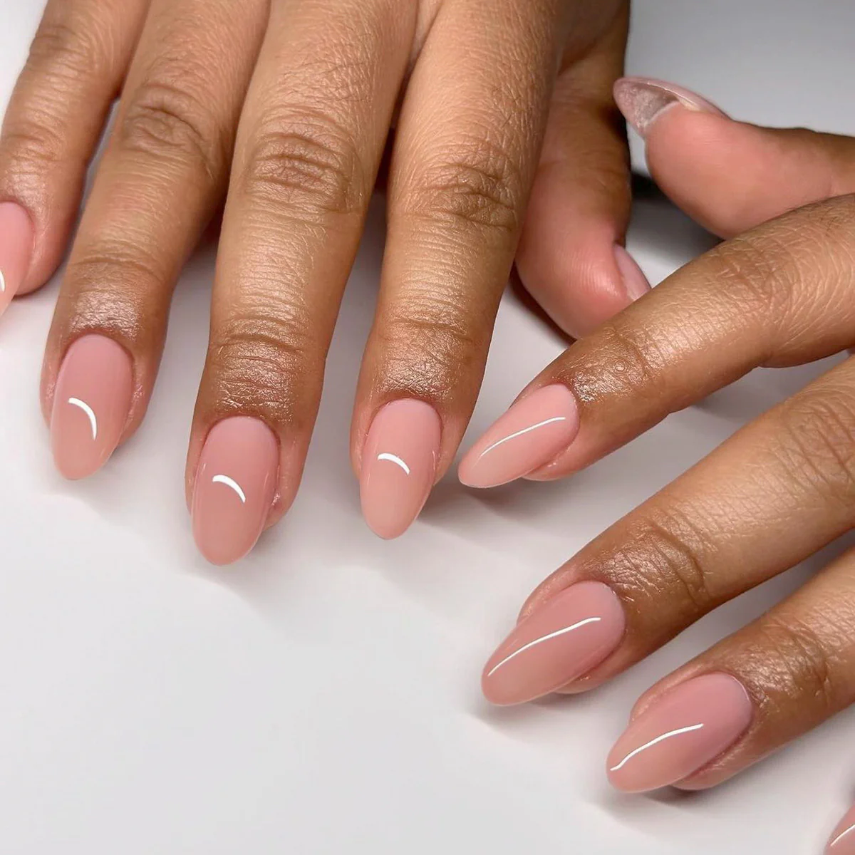 Elegant Soir≈Ωe Medium Oval Light Pink Press On Nail Set with Subtle Sheen Finish