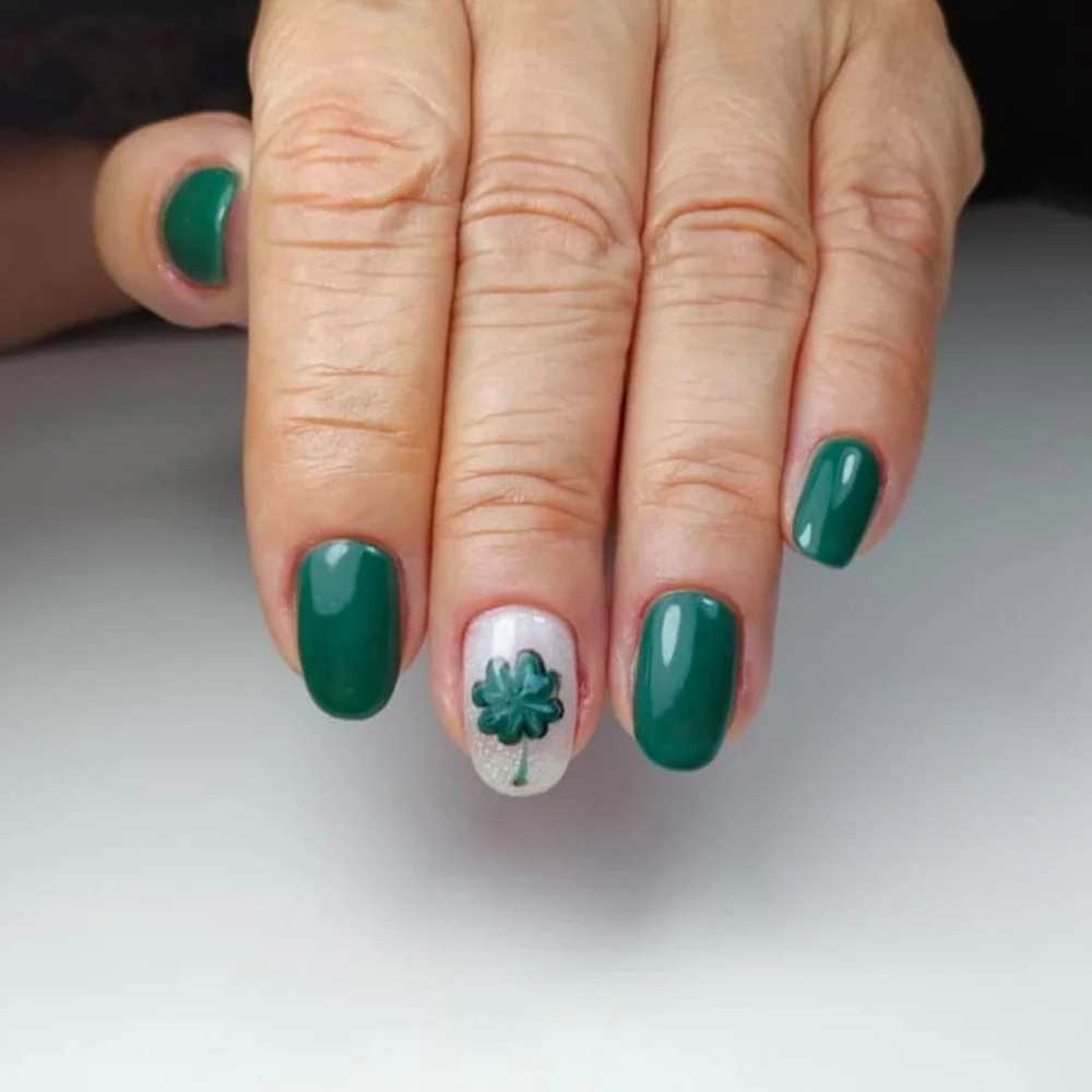 Emerald Enchantment Short Oval Green Press On Nail Set with Unique Shamrock Accent