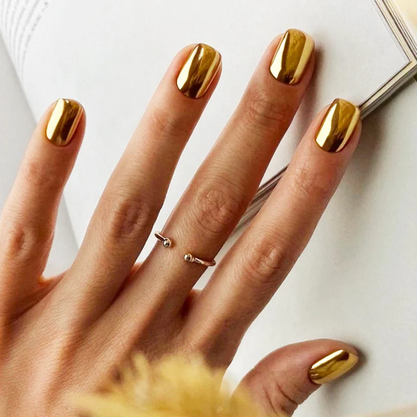 Glamorous Gold Medium Oval Press On Nail Set with Mirror Finish Shimmer