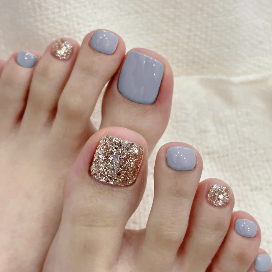 Glittering Elegance Medium Square Grey Press On Toenails Set with Accent Glitter