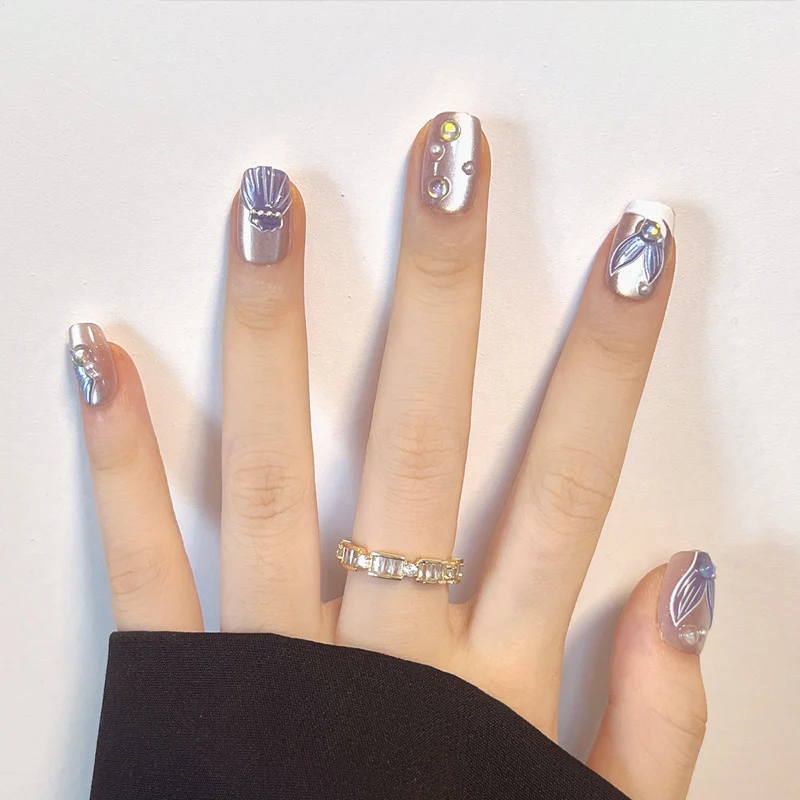 Oceanic Glamour Short Square Silver Shell Design Press on Nail Set