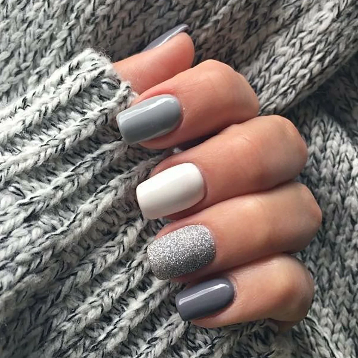 Pieces Of UFO Short Square Silver Glitter Press On Nails